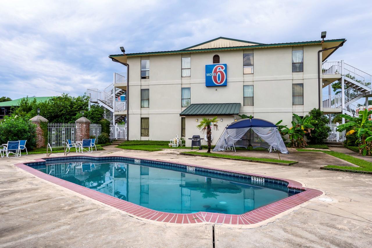 Motel 6 Lake Charles On The Bayou - Click Find
